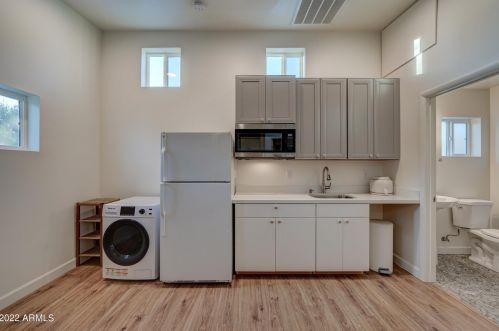 7814 11th Ave, Phoenix AZ  85021-7113 exterior