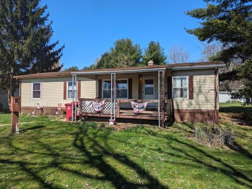 1024 Cherry Tree Xing, Breinigsville PA  18031-1607 exterior