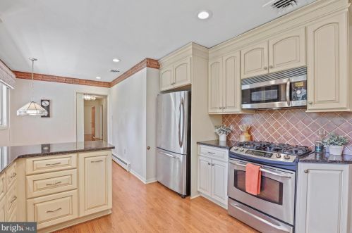 568 Countess Dr, Yardley PA 19067-4616 exterior