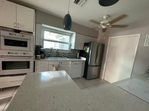 935 Nautilus Isle, Dania Beach FL  33004-2356 exterior