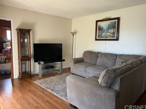 8105 Gentry Ave, North Hollywood, CA 91605-1529