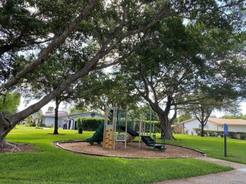 14230 Alamanda Ave, Hialeah FL  33014-2909 exterior