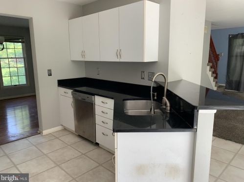 1706 Crossfield Dr, Lancaster PA 17603-6789 exterior