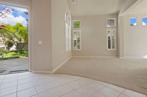 2044 Sugarbowl Way, Lodi CA  95242-4752 exterior