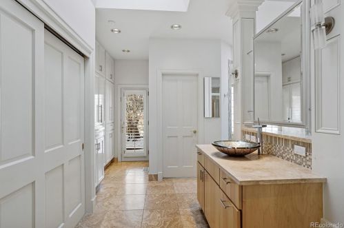 93 Glenmoor Dr, Englewood CO 80113-7117 exterior