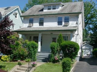 14 Manley Ter, Maplewood, NJ 07040-3602