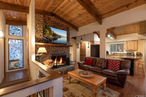 1109 Sugarpine Rd, Big Bear City, CA 92314-9341