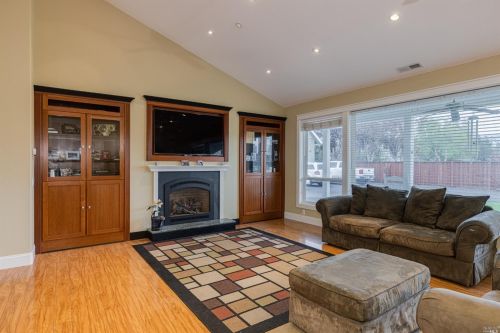 1857 Alice Dr, Penngrove CA  94951-9750 exterior
