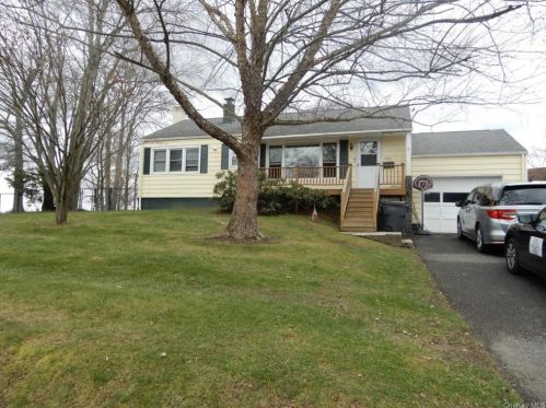 910 Tower Ave, Maybrook, NY 12543-1328