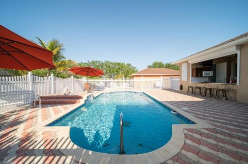 1419 14th St, Cape Coral, FL 33909-1560