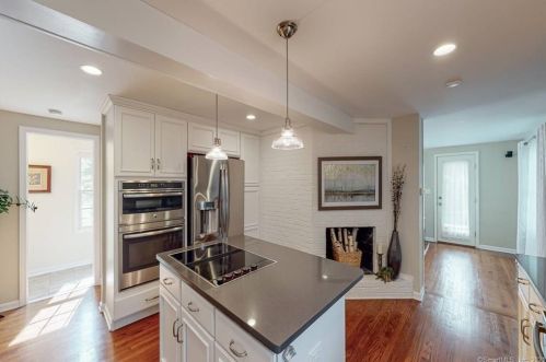 10 Spring Hill Rd, Southington CT  06489-1522 exterior