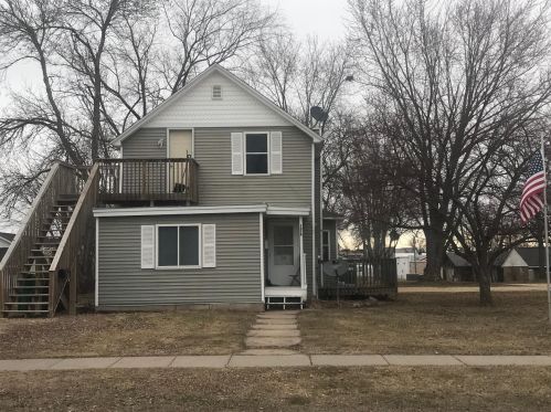 137 6th St, New Johannesburg, WI 54017-1824