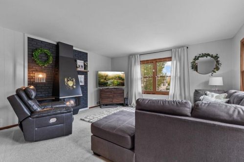 545 7th Ave, West Bend WI  53095-3915 exterior