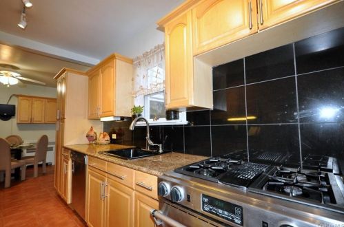 1 Maplewood Rd, Hartsdale NY  10530-1627 exterior