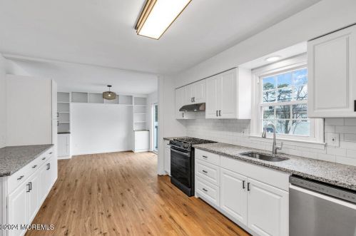 828 Burnt Tavern Rd, Bricktown NJ  08724-2540 exterior