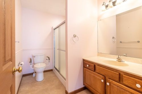 1084 Timberwood Dr, Beaver Falls PA 15010-1614 exterior