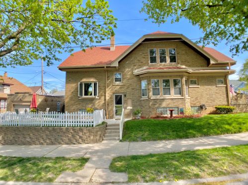 2779 Humboldt Park Ct, Milwaukee, WI 53207-2161