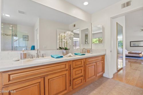 5805 Rainbow Hill Rd, Calabasas CA  91301-4636 exterior