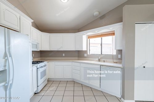 9291 Kanawha St, Tucson, AZ 85742-9682