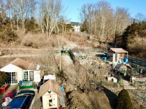 70 Haggerty Rd, Wantage NJ  07461-2706 exterior