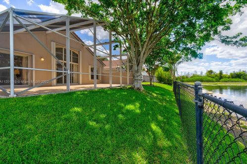 16565 10 St, Hollywood FL  33028-1466 exterior