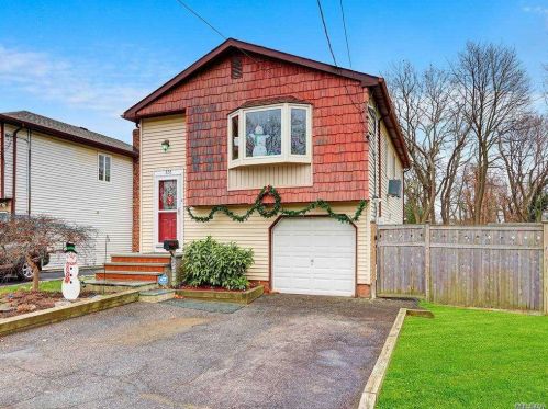 828 Prescott Pl, Babylon, NY 11704-6802