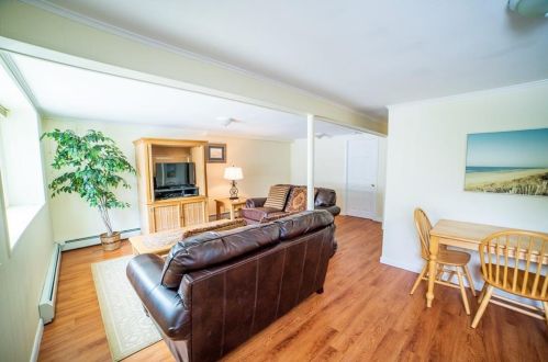 46 King Philip Rd, South Kingstown RI  02882-1102 exterior