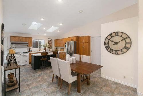 2435 Frankfort St, San Diego CA 92110-3314 exterior