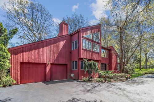 15 Thomas St, Scarsdale, NY 10583-1030