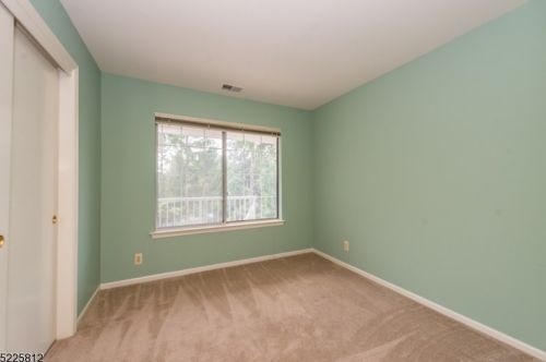 16 Ray Ct, Bedminster NJ  07921-1632 exterior