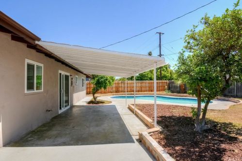 10440 Hole Ave, Riverside CA  92505-1620 exterior