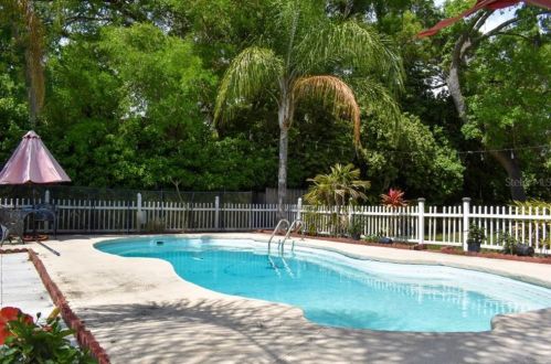 820 Crenshaw Lake Rd, Lutz FL  33548-8129 exterior