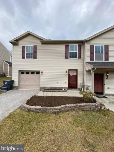 84 Galaxy Dr, Hanover, PA 17331-9413