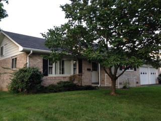 5653 Candlelight Ln, Dayton, OH 45431-2801