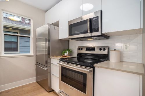 18 Lakeshore Ct, Richmond CA  94804-7419 exterior