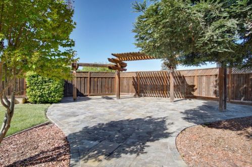 5890 Yuste Ln, Hollister CA  95023-9538 exterior
