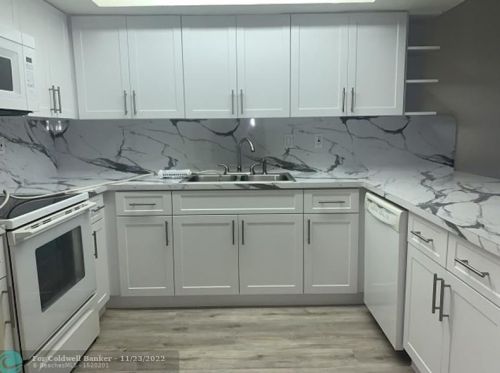 7020 2nd Ln, Hialeah, FL 33014-5314