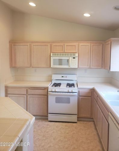 1926 Ybarra Ave, Santa Maria CA  93458-8333 exterior