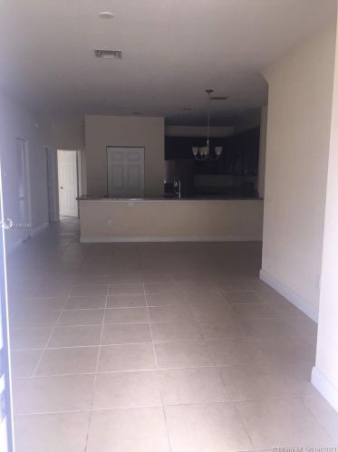 1011 147th Ave, Hollywood, FL 33027-6167
