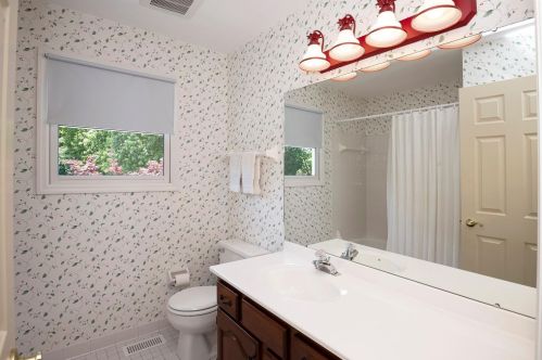 3321 Hammersmith Ln, Cincinnati OH 45248-2874 exterior