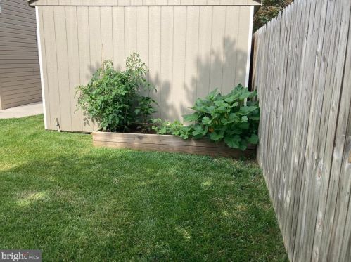 18 Harrow Pl, Wilmington DE  19805-1241 exterior