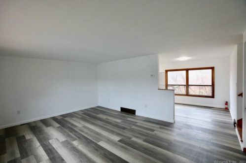 58 Robincrest Dr, Waterbury CT  06708-2406 exterior