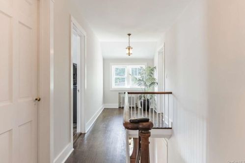 20 Disbrow Ln, New Rochelle NY  10804-3209 exterior
