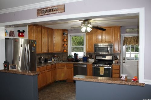 141 Ohio St, North Lindenhurst NY 11757-5411 exterior