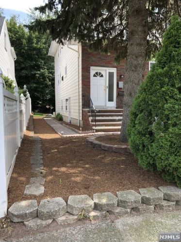 10 Philip Ave, Elmwood Park NJ  07407-1540 exterior