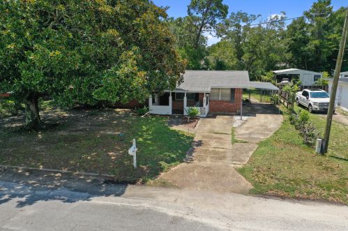 627 Manchester Rd, Fort Walton Beach, FL 32547-2404