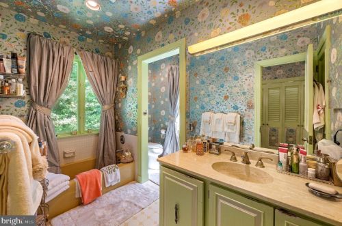 71 Tunbridge Rd, Haverford PA  19041-1038 exterior