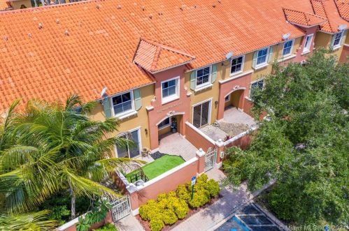 638 106th Ave, Hollywood FL 33025-6908 exterior