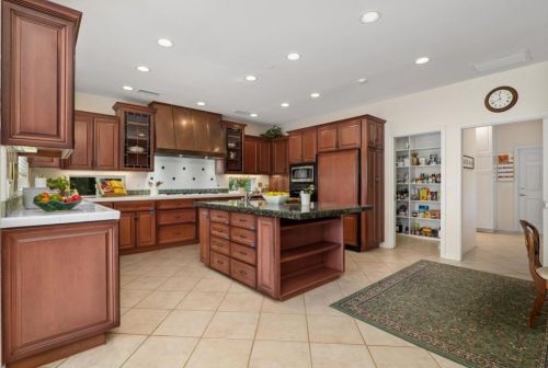 3304 Silver Oak Ln, Vista CA  92084-6614 exterior