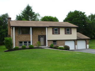 12 Meadowview Dr, Poughkeepsie, NY 12603-5506